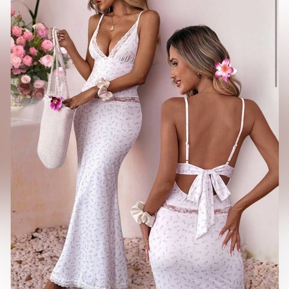 Elegant White Lace Dress - Picture 2 of 2